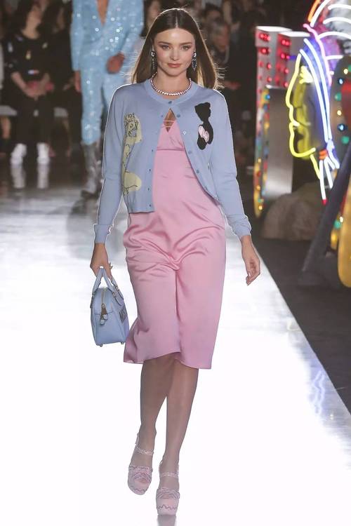 將好吃的馬卡龍色穿上身 服裝中的甜蜜時(shí)尚